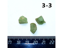 Хризолит натуральный (необр.) №3-3: комплект 3,3г - 13*8*6мм + 2шт 11*9*7мм