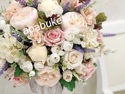 Композиция из искусственных цветов средних размеров - Каприз № С023/можно купить в Москве