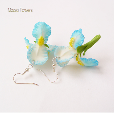 Серьги с голубыми ирисами "Море грез". Цветы из полимерной глины.