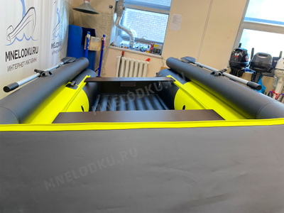 Моторная лодка Таймень NX 3800 НДНД PRO MAX фальшборт желтый/черный вид с носа