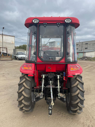 Трактор Dongfeng 404 G2 с кабиной