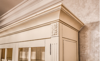 Библиотека двухсекционная со стеклянными дверьми.