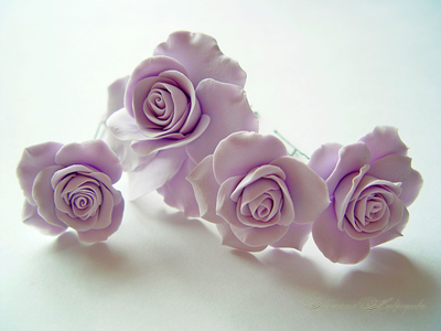 Набор шпилек с нежно-сиреневыми розами.