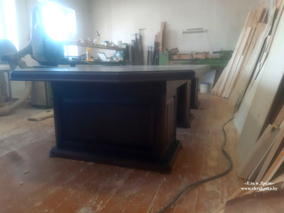 Большой стол