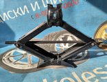 № 352. Домкрат Infiniti QX56 JA60 (2004-2010) 1900 кг