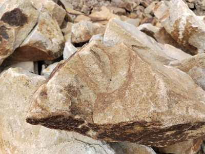 Бут бело жёлтый песчаник