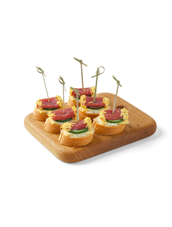 Брускетта с говядиной, желтком и свежим огурчиком (20 г) (заказ от 10 шт.)