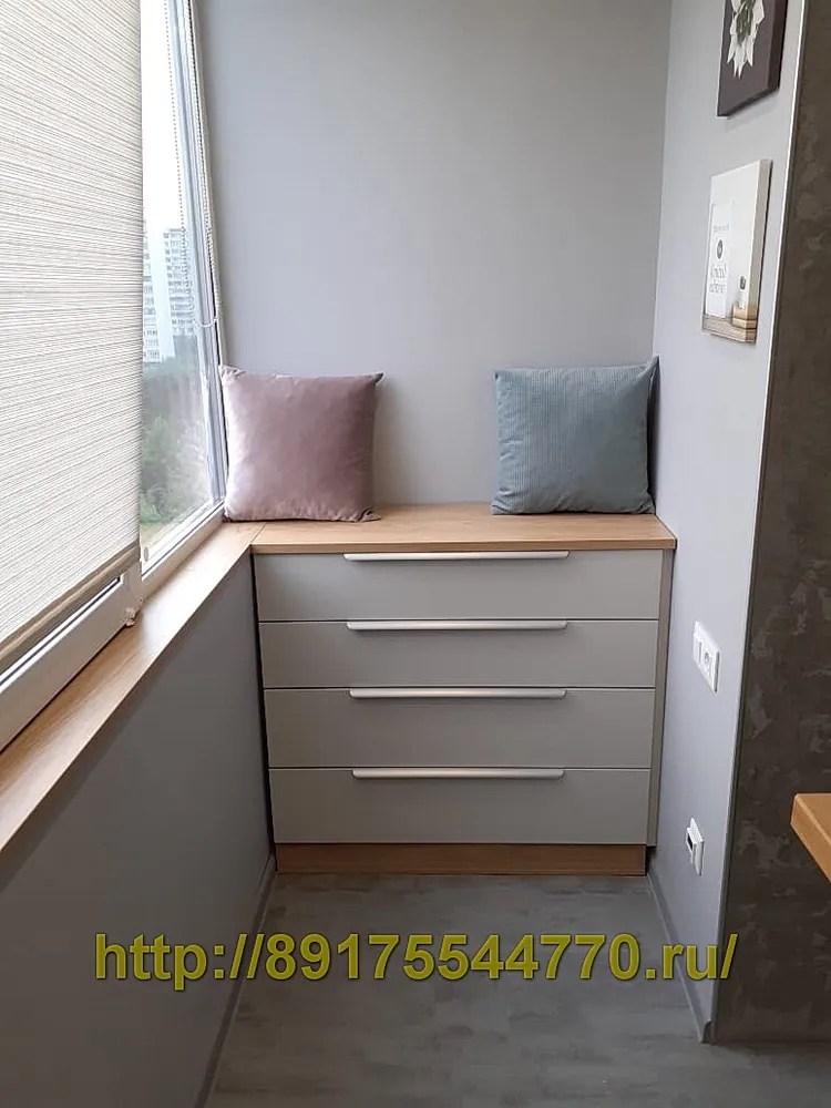 016 Комод и подоконник на балконе.
Фасады: ЛДСП Egger, U708  Светло-серый, структура ST9
Корпус комода и подоконник: ЛДСП Egger, H3303 Дуб Гамильтон натуральный, структура ST10