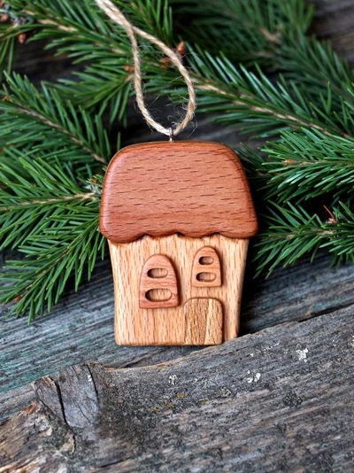 Елочная игрушка из бука  "Домик Феи"