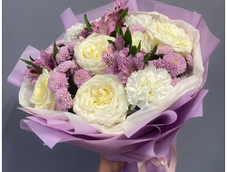 Букет роз и хризантемы сантини "Весенняя свежесть"