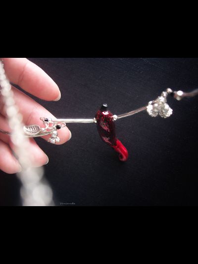 Подвеска с мерцающим перцем "Из сада Наваждений", стиль - готическая романтика