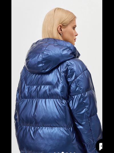 Укороченный синий-металлик пуховик