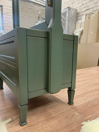 Зеркало напольное на тумбе, в стиле Директория.