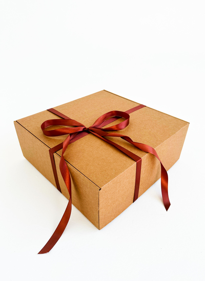 Большая подарочная коробка GILEV 37х37х14см с наполнителем и коричневой лентой