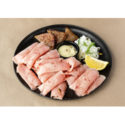 Строганина из пеламиды с фирменным соусом