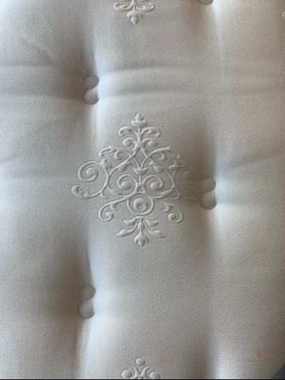 матрас НАПОЛИ ЛАЦИО (NAPOLI  LAZIO) Особенностью матраса  является наматрасник с эффектом памяти. Мгновенно подстраиваясь под положение вашего тела материал помогает полноценно расслабиться и лучше выспаться.