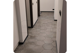 Элегантность в каждой линии
Изящный черный плинтус Dollken WLK 50 с инновационной клеевой основой. Профессиональный результат без сложных инструментов. Идеален для современных интерьеров.