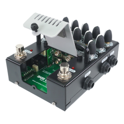 AMT Bass Crunch BC-1 - двухканальный JFET-предусилитель для бас гитары [без БП]