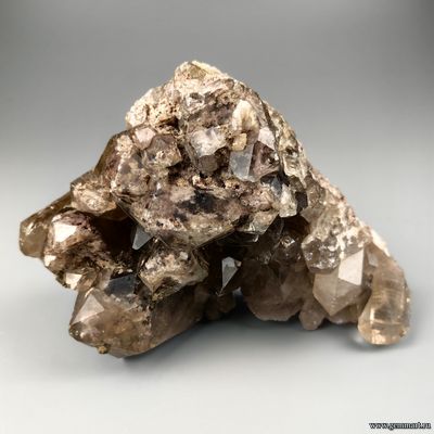 Рутил и карбонаты в кристаллах дымчатого кварца. Бразилия.   150*105*65мм (ААА)