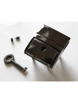 Замок с ключиком на винтах темный Никель 2.5x3.5 см