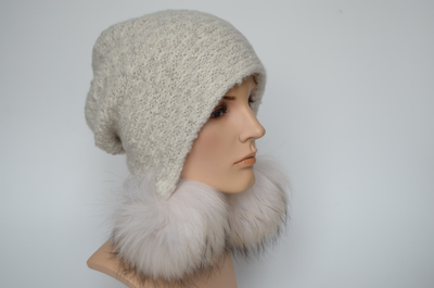 Шапка ушанка белая с помпонами для женщин