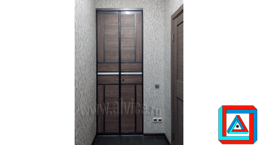 Фото 4 - Складная дверь встроена в проем коридорного типа