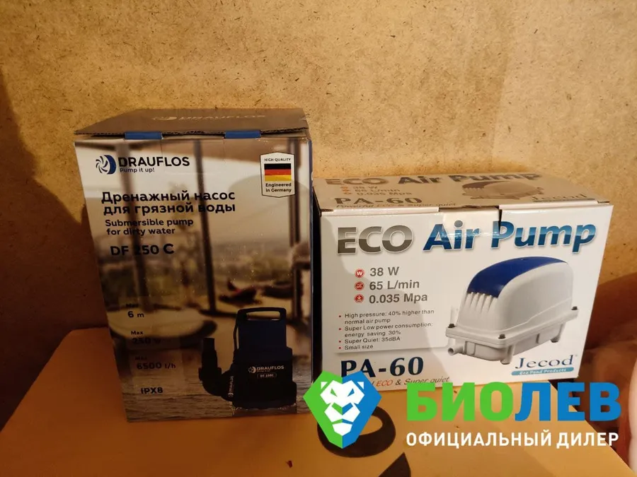 Компрессор и дренажный насос, которыми комплектуются станции ЕВРОЛОС ПРО