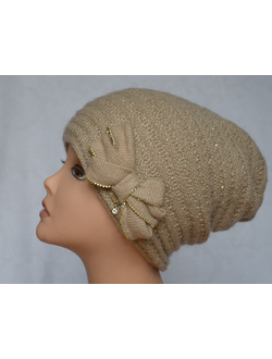 shapka-bini-zolotistogo-tsveta-s-bantom-vizio-6420