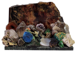 Самоцветная горка "Уральский хитник"