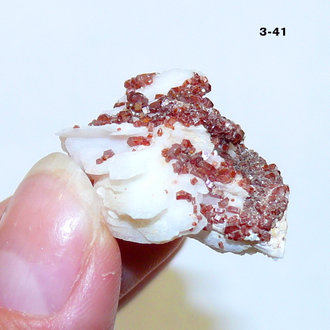 Ванадинит натуральный (щетка) №3-41: 30*21*16мм