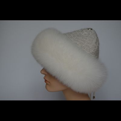 Вязаная шапка с меховой отделкой Vizio Италия 1024 CCP  V белая
