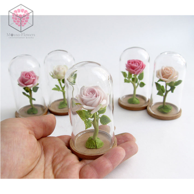Миниатюрная роза под стеклянным колпаком . Ручная работа из полимерной глины.