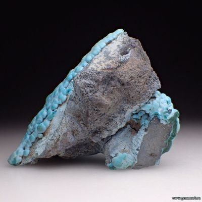 Хризаколла и прожилки малахита на породе. 68*51*28мм. Конго.