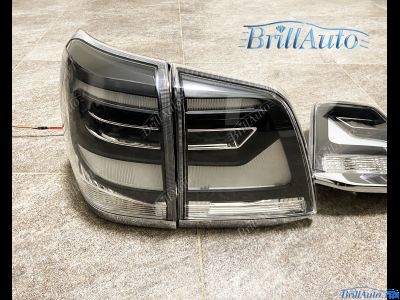 Cтопы Toyota Land Cruiser 200 07-15 в стиле 21 года LED (дымчатые серые)