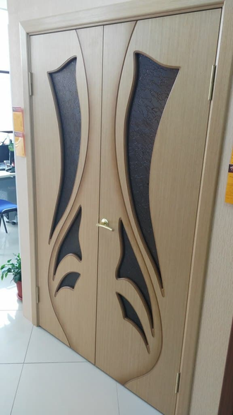 Дверь шпонированная остекленная "Лилия дуб"