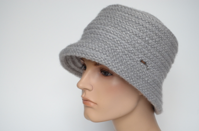 shlyapa-zimnyaya-zhenskaya-italiya-vizio-8046-tf-seraya