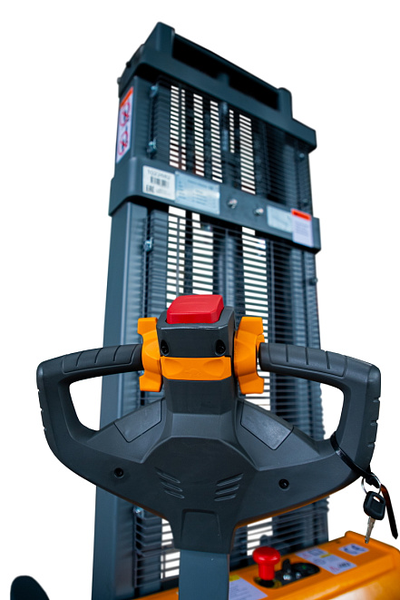 Самоходный штабелер XILIN CDD12R-EN 1,5тн, 3,5м