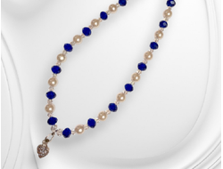 Декоративное украшение-брелок для телефона и сумки. Цвет бело-синий.