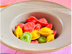 Детские цветные пельмешки со сметаной