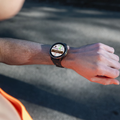 Часы Garmin Forerunner 970 Carbon Grey DLC Titanium Black / Translucent Whitestone