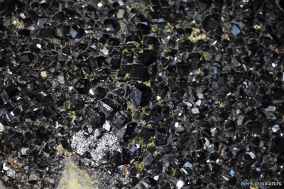 Меланит (разн. граната), друза, с пиритом, эпидотом, самородной медью - 310*235*100мм (ААА)