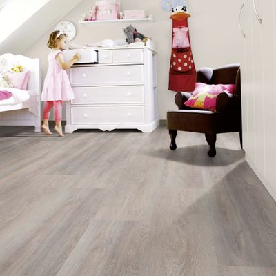 Виниловый пол Wineo 400 Wood XL Дуб Светло-серебристый MLD301WXL 31 класс толщина 9 мм замковый с фаской и подложкой на HDF-плите 2.1 м2