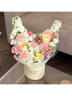 Букет в шляпной коробке «Весенний микс»