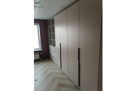 шкафы распашные