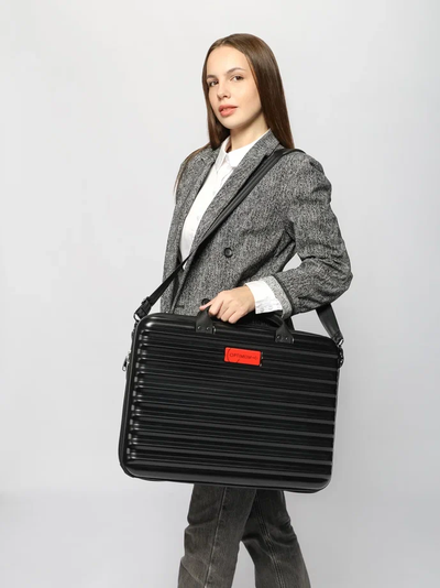 Пластиковый кейс для ноутбука 17 - 18 дюймов Optimum, черный матовый