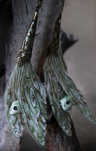 Серьги-крылья "Ветер Мглистой Гавани" из шёлка с кристаллами