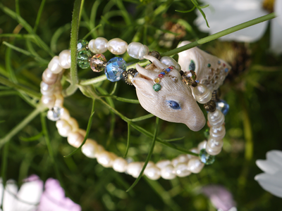 Браслет с жемчугом и хрустальными бусинами "Однажды в сказке. Козочка и Барашек"