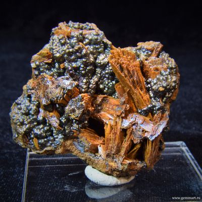 Сантабарбараит и псиломелан в полости породы