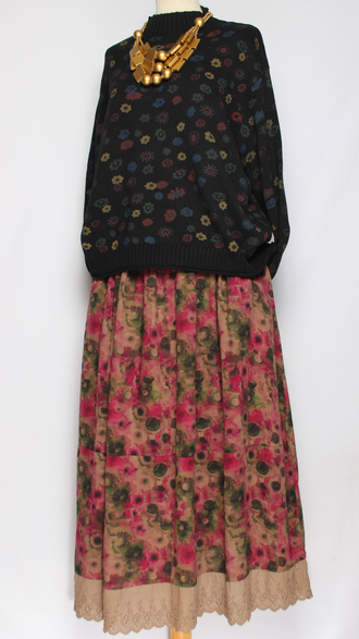 Джемпер ХЛОПОК "Редкие ромашки" черный до р.52