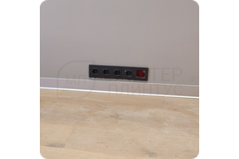 Монтаж плинтуса ПЛ 100 в гостиной — способ добавить изысканности и стиля.